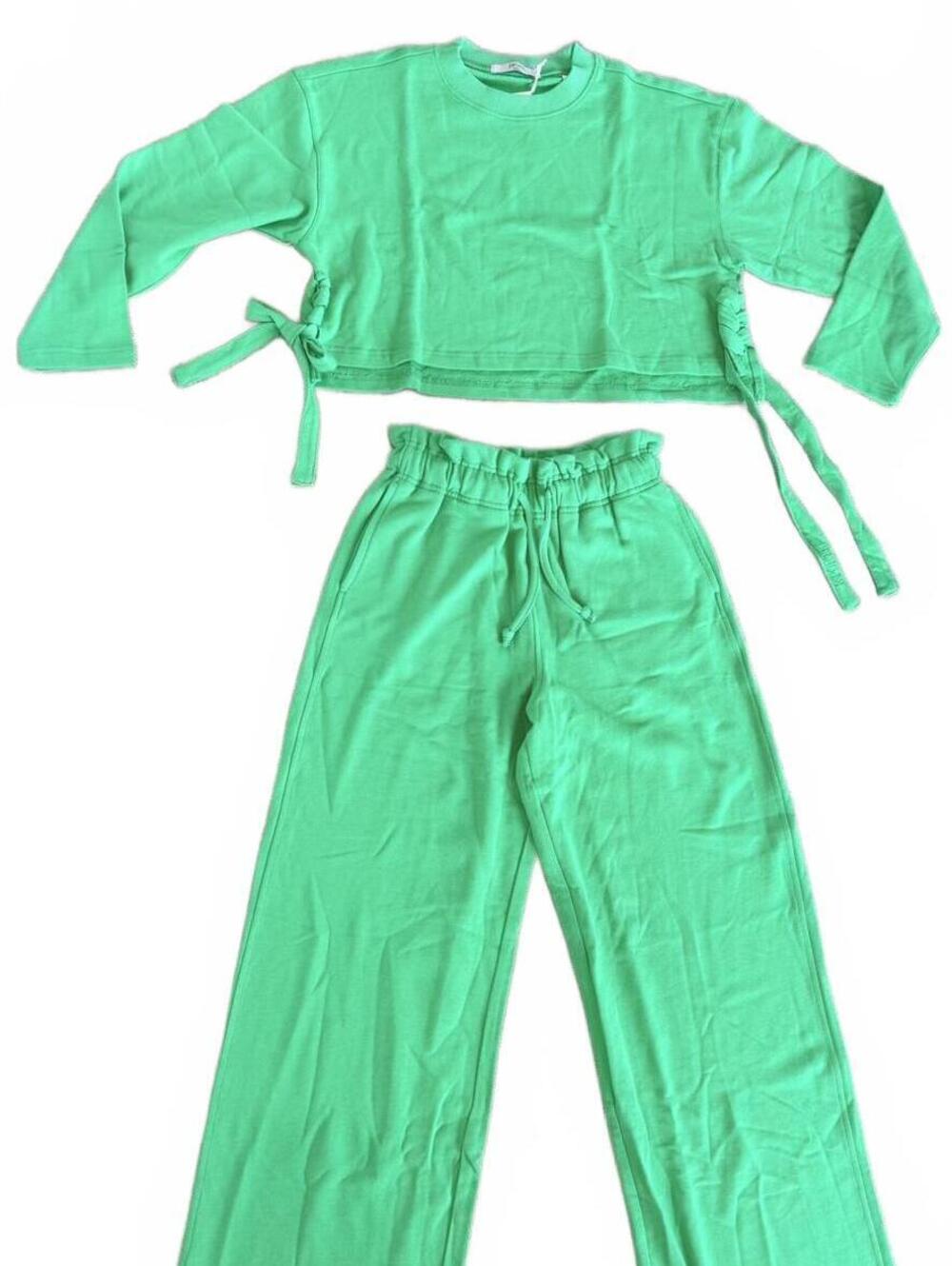 La Porte Green Two-Piece Crop Top and Wide-Leg Pants Set - Picture 3 of 8